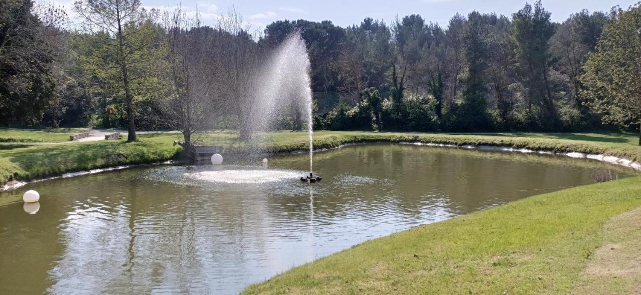Charmant T2 Climatise Avec Belle Vue , Golf De Pont-Royal Mallemort Eksteriør bilde