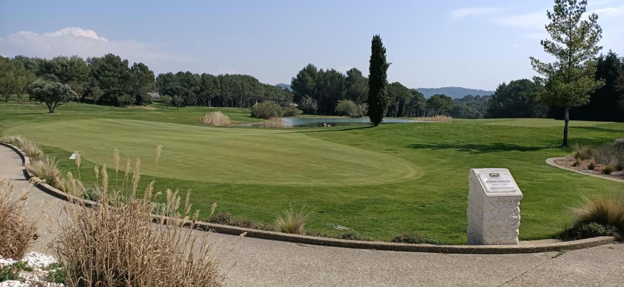Charmant T2 Climatise Avec Belle Vue , Golf De Pont-Royal Mallemort Eksteriør bilde